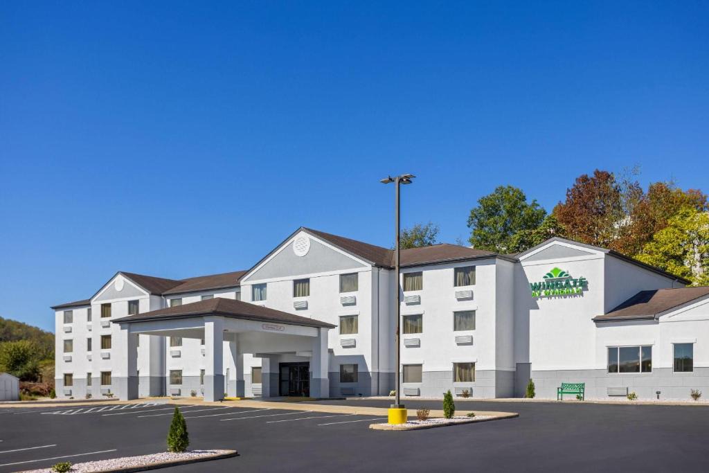 New Stanton Hotel | Wingate by Wyndham Pittsburgh New Stanton