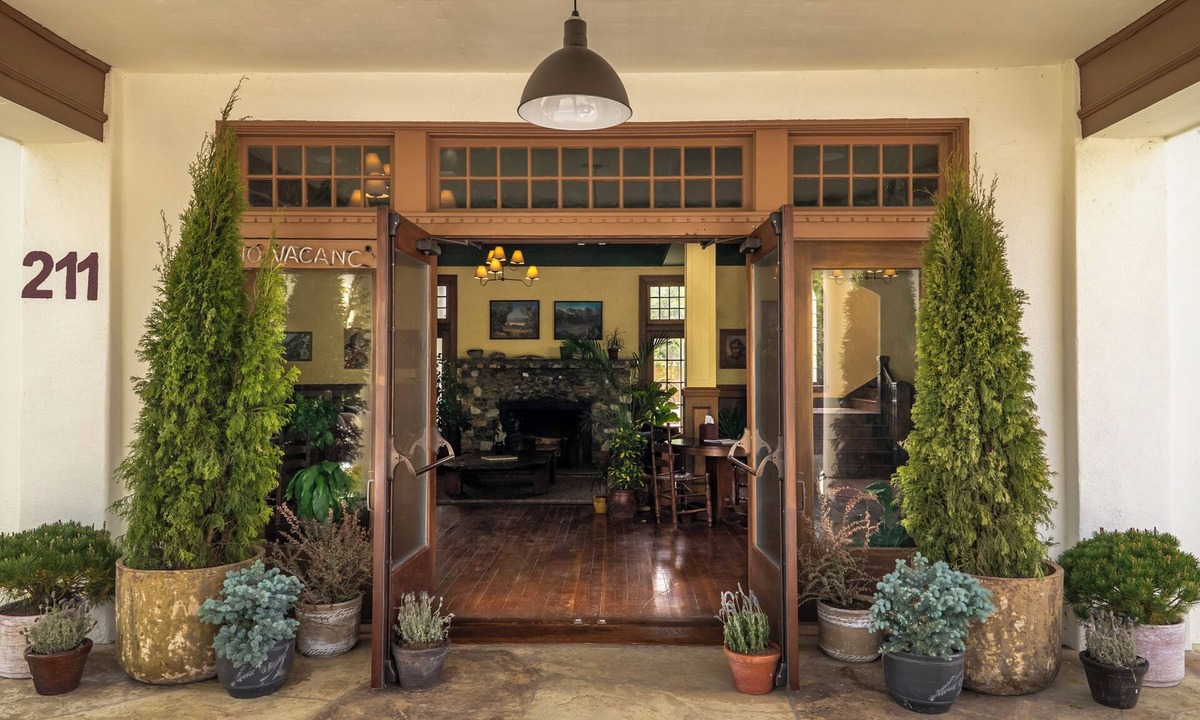 Independence Hotel | Winnedumah Hotel