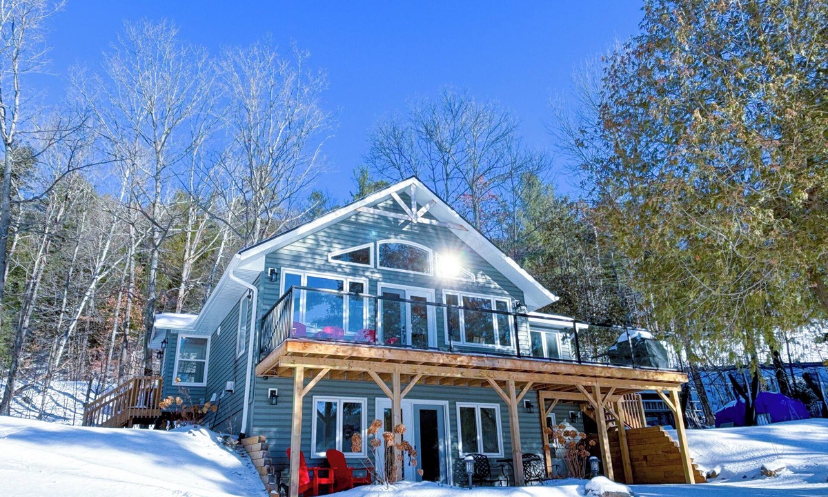 Dorset Cottage | Winter Fun, Dog OK, Fireplace, WiFi, SkiDoo, FIFA Welcome