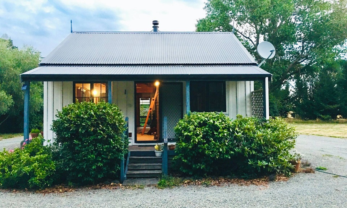 Masterton Cottage | Winter is almost here. Spa, firepit and barbecue are ready for you.
