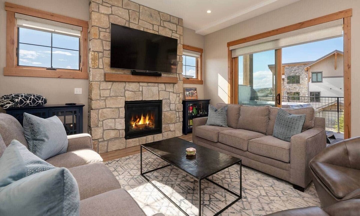 Fraser Apartment | Winter Park/Fraser Condo W/Hot Tub & Mountain View