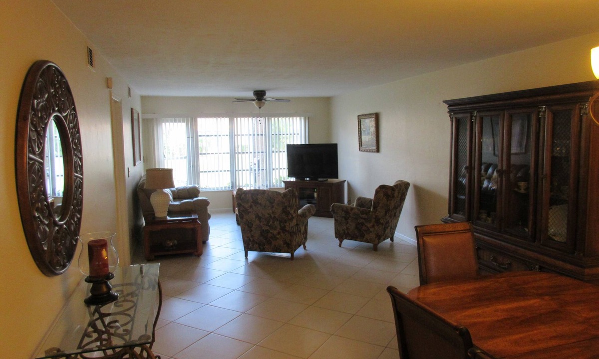 East Naples Condo | Winterpark Huge Pool 3 miles to beach.