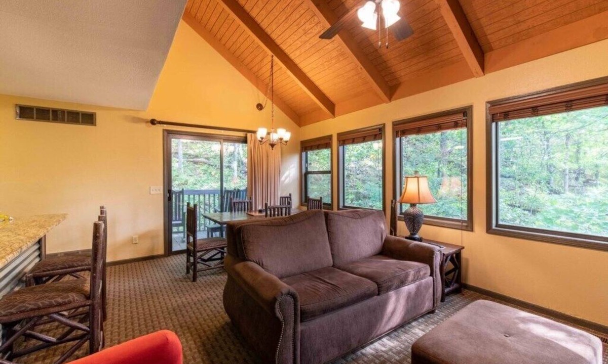 Wisconsin Dells Condo | Wisconsin Dells | Pool & Waterpark Access | Timber/Townhome Stay