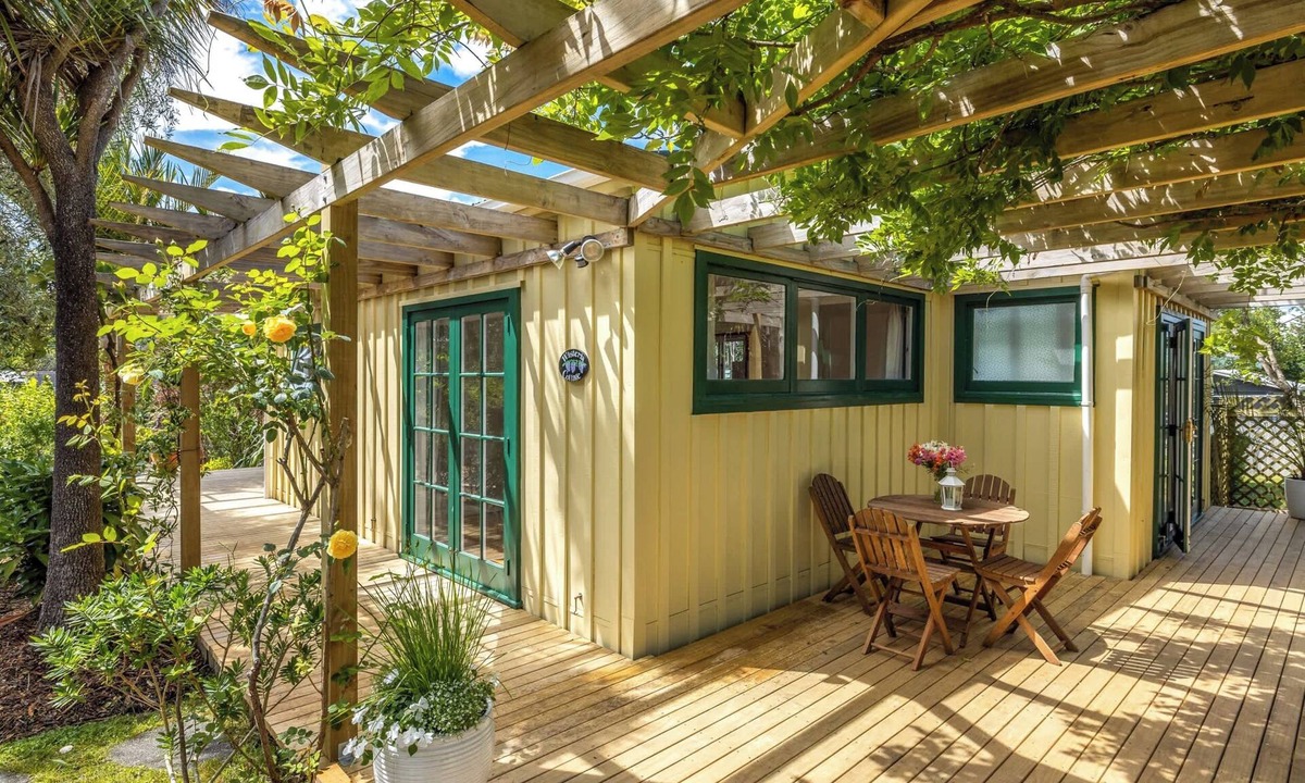 Oneroa House | Wisteria Cottage - A Hidden Oneroa Escape