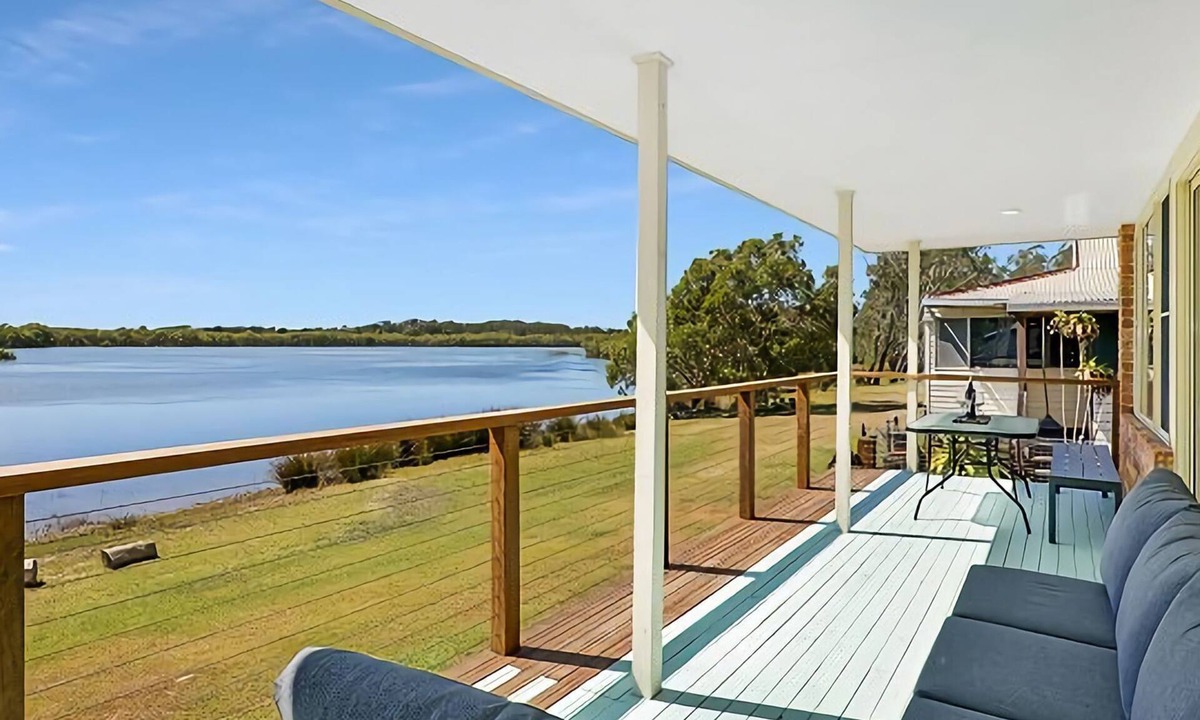 Urunga House | With spectacular views of the estuary and park, this retreat is the perfect tranquil escape