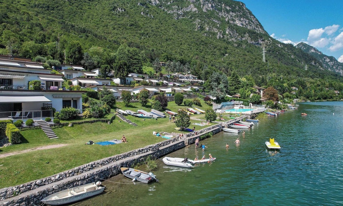 Idro Resort | With terrace directly on the lake