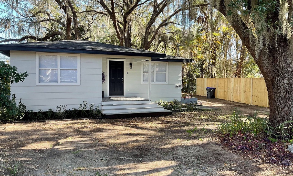 Hernando House | Withlacoochee State Trail on back yard Lake Across Street off US-41 & SR-200