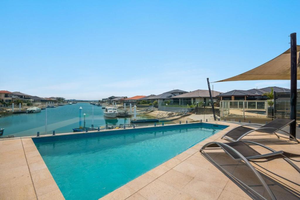 Yamba House | Witonga Waters - Pet Friendly Luxury Waterfront Escape with Pool & Pontoon - Holiday Yamba