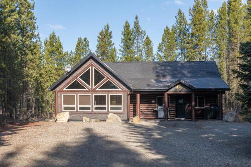 Valemount House | Wolf Den