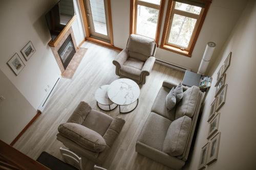 Canmore Apartment | Wolf Mountain Escape