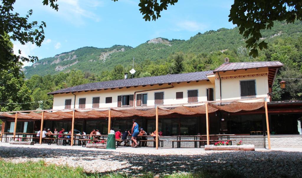 Demonte House | Wolf Village