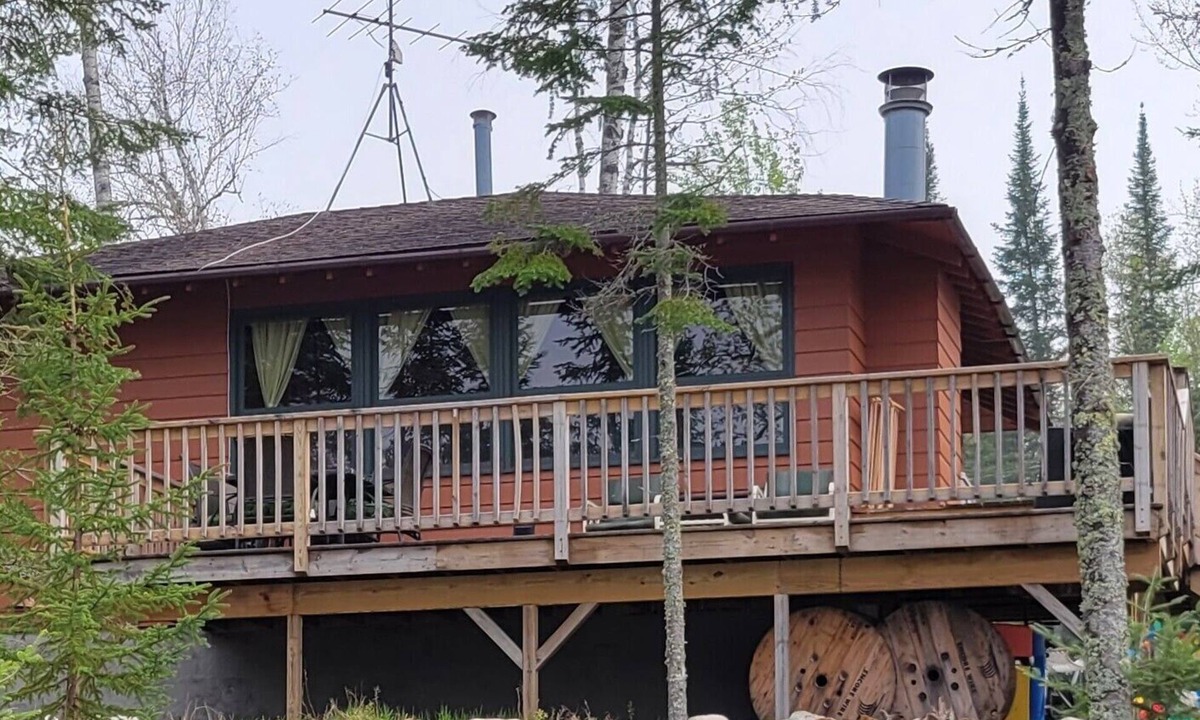 Cook Cabin | Wolfe’s Den Cabin: Lakefront 3BR, Dock Power, Water Toy Fleet, Pet Friendly, AC