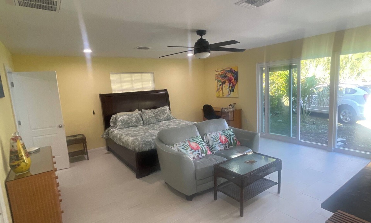 Cypress Lake Hotel | Wonderful 1-bedroom room with AC in vibrant Fort Myers