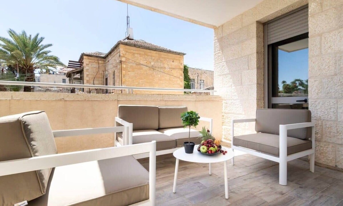 Musrara Apartment | Wonderful 2BR/Parking/Terrace in city center