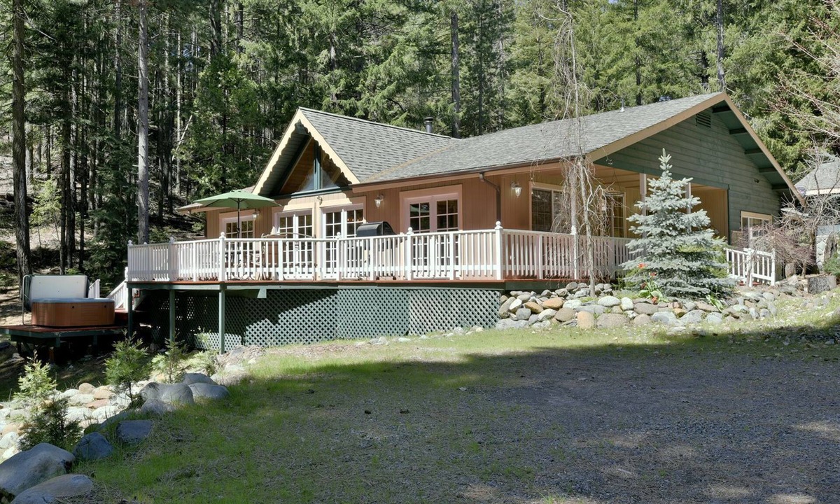 Mount Shasta Cabin | Wonderful Cabin with Hot-tub and Barbecue in Black Butte Ranch, California