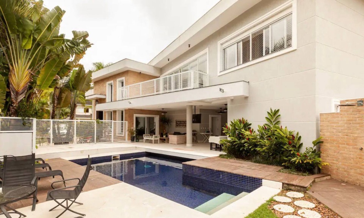 Guaruja House | Wonderful house, beach tennis, complete court, beach and leisure.