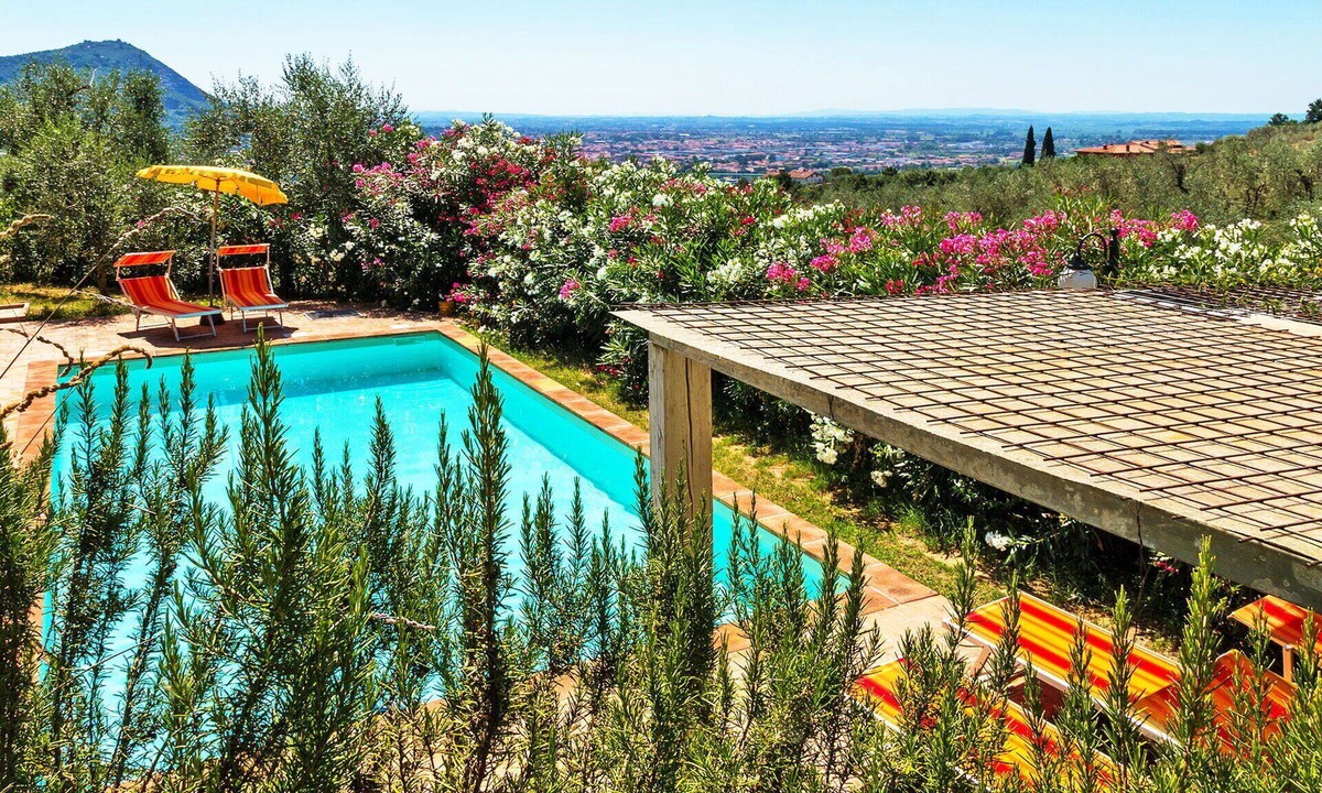 Pieve a Nievole Villa | Wonderful private villa with WIFI, private pool, A/C, hot tub, TV, patio and pets allowed