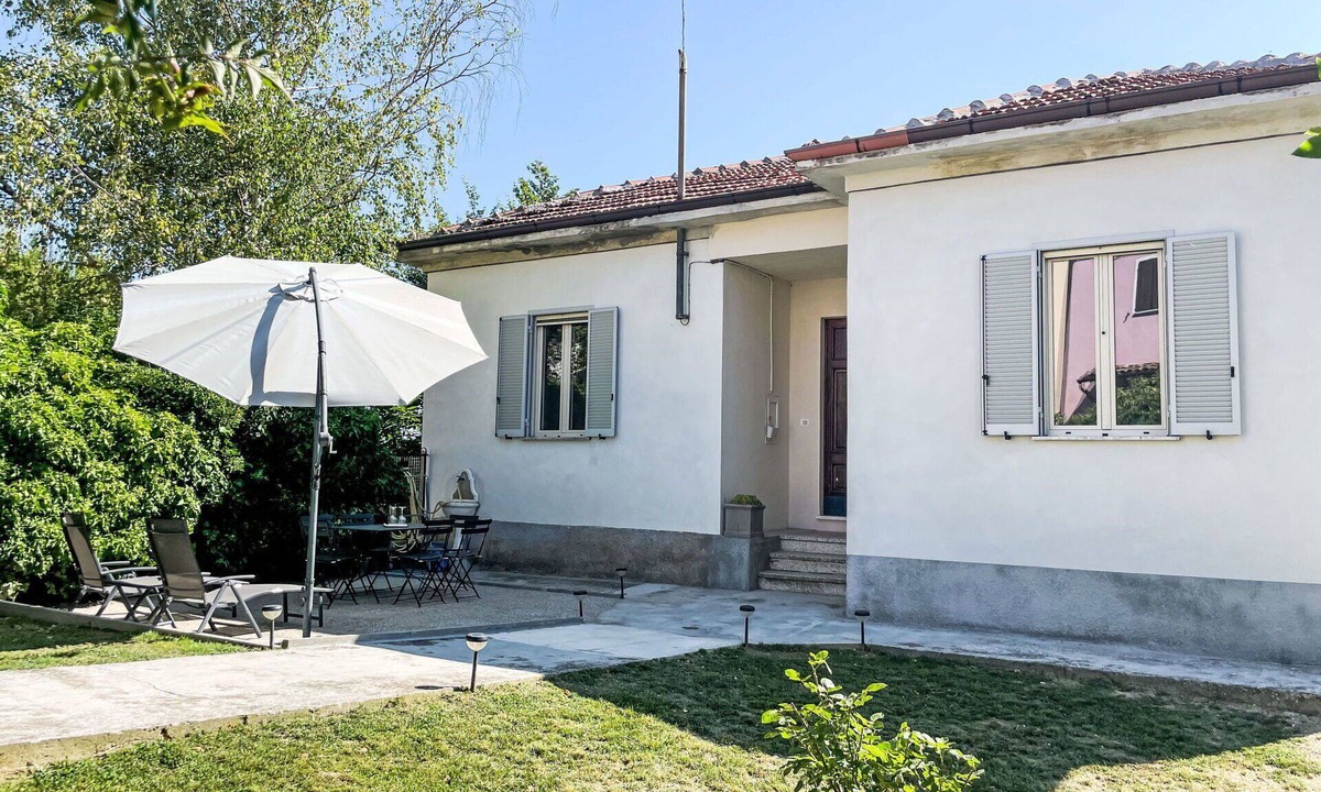Castel Rocchero House | Wonderful private villa for 4 people with WIFI, terrace, pets allowed and panoramic view
