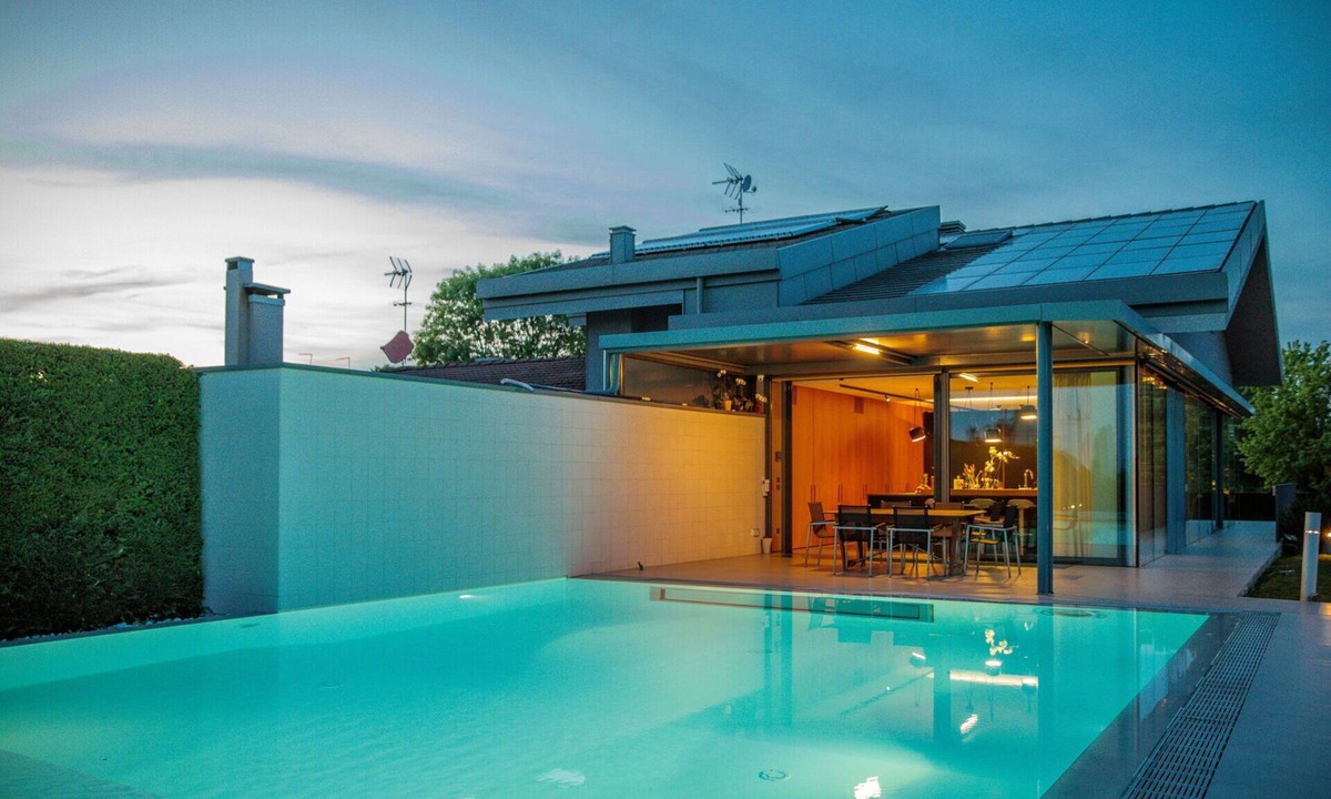 Arzergrande Villa | Wonderful private villa with WIFI, hot tub, private pool, sauna, A/C, TV, patio and pets allowed