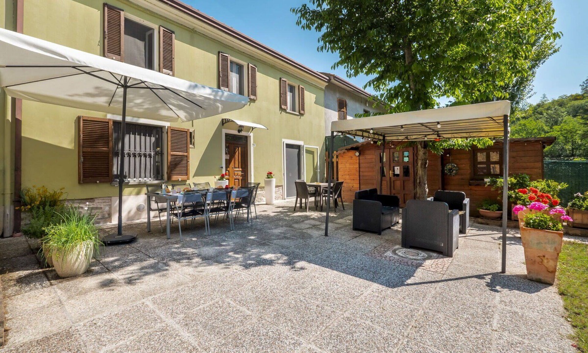 Casinina House | Wonderful private villa with WIFI, private pool, hot tub, TV, pets allowed and panoramic view