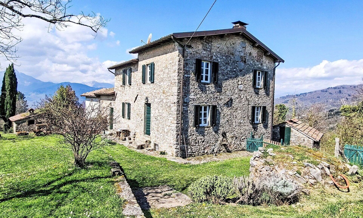 Barga Villa | Wonderful private villa with private pool, WIFI, TV, terrace, pets allowed and panoramic view