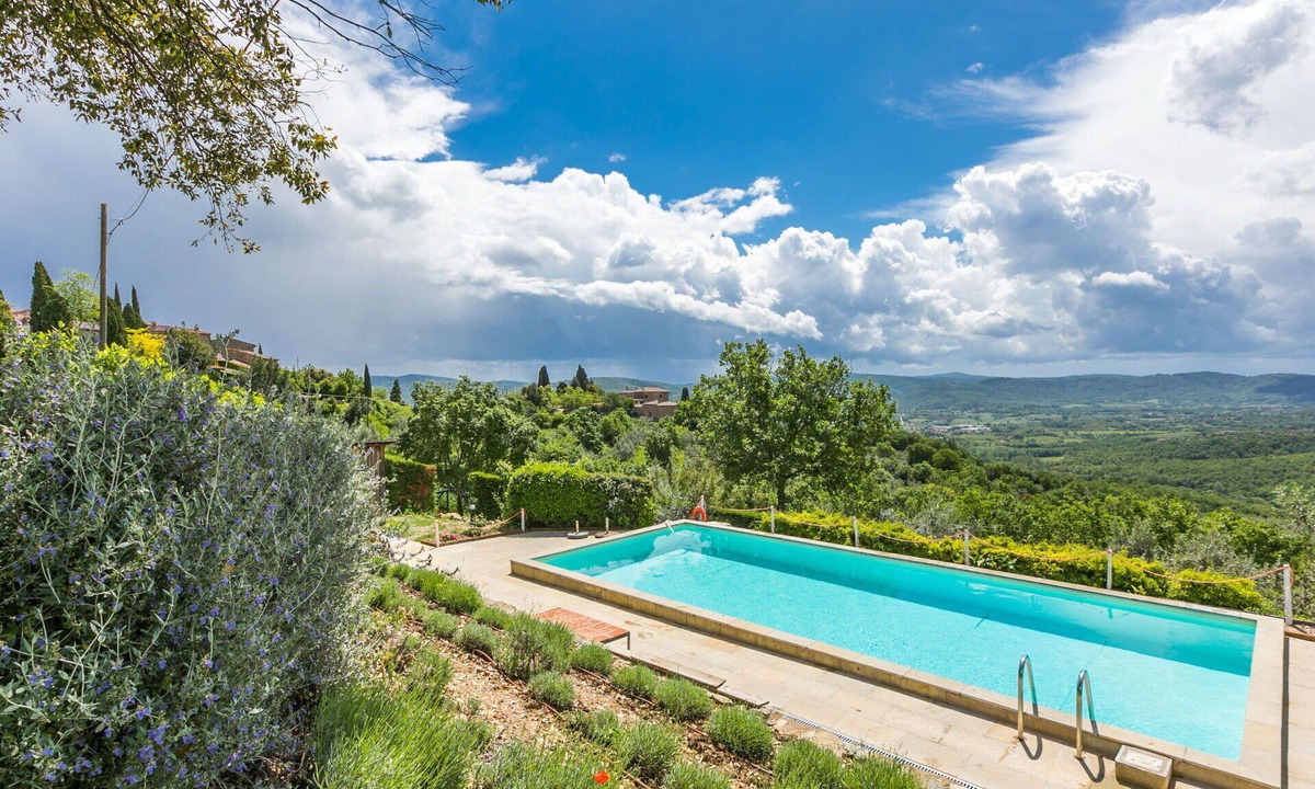 Bucine Villa | Wonderful private villa with WIFI, private pool, TV, patio, pets allowed and panoramic view