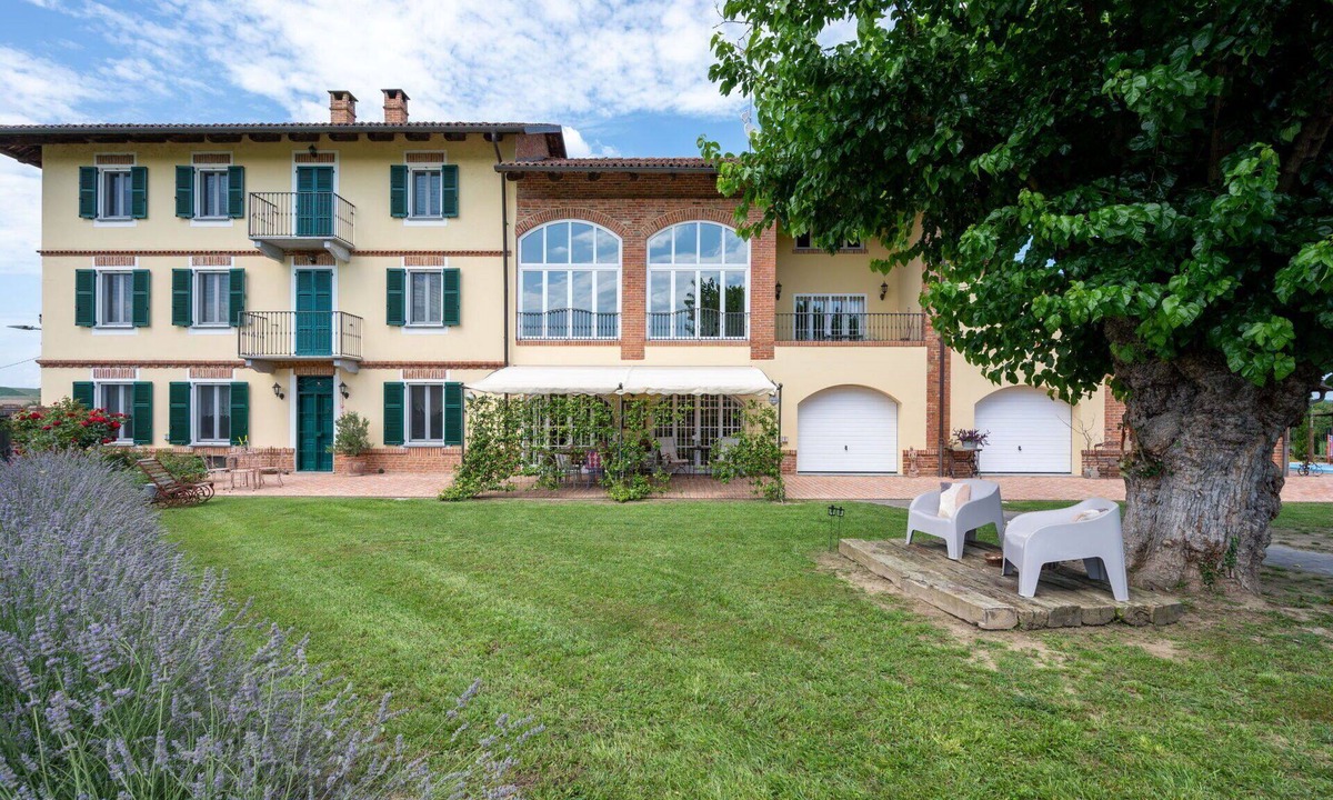 Frinco House | Wonderful private villa for 9 people with WIFI, hot tub, TV, patio and panoramic view