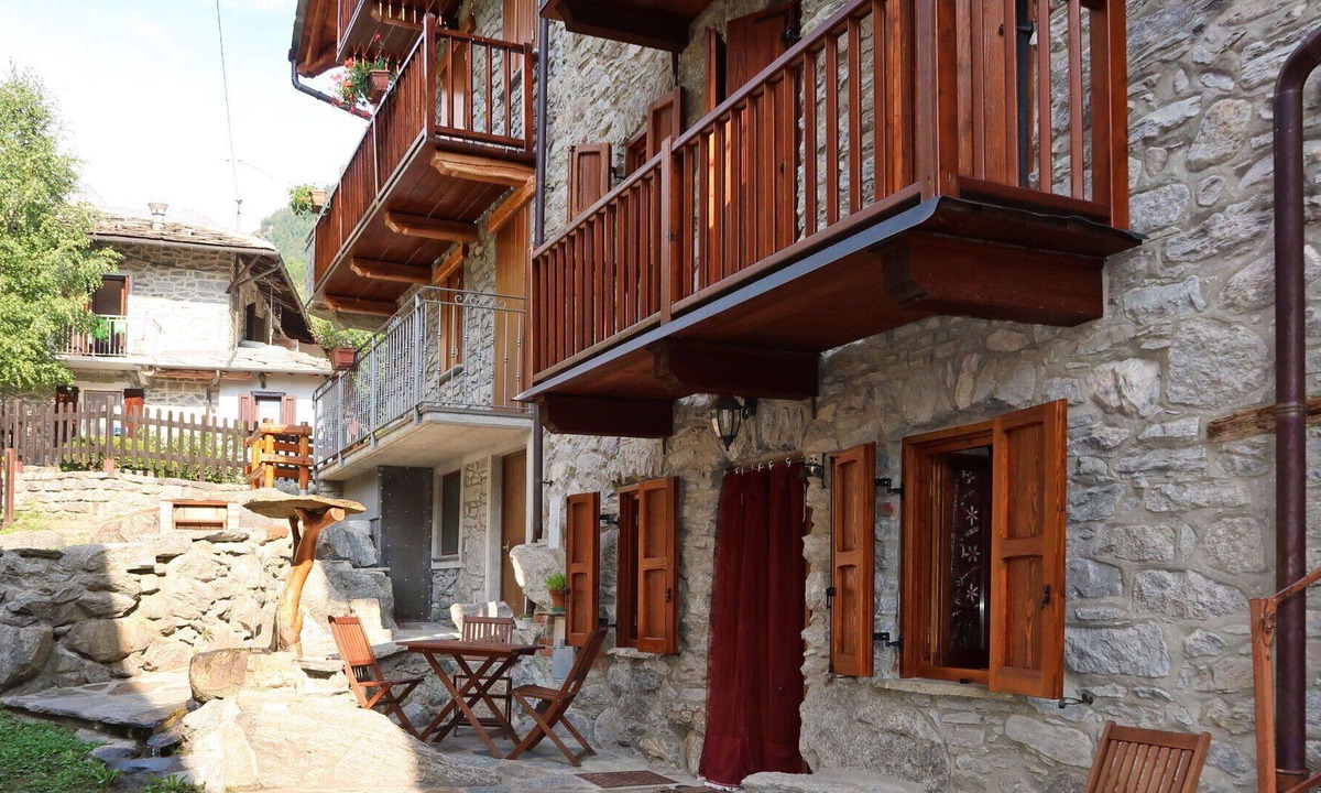 Noasca House | Wonderful private villa for 12 people with TV, patio and parking