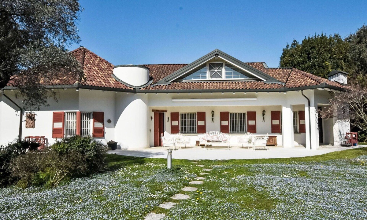 Rovato Villa | Wonderful private villa with A/C, WIFI, private pool, hot tub, TV, patio and pets allowed