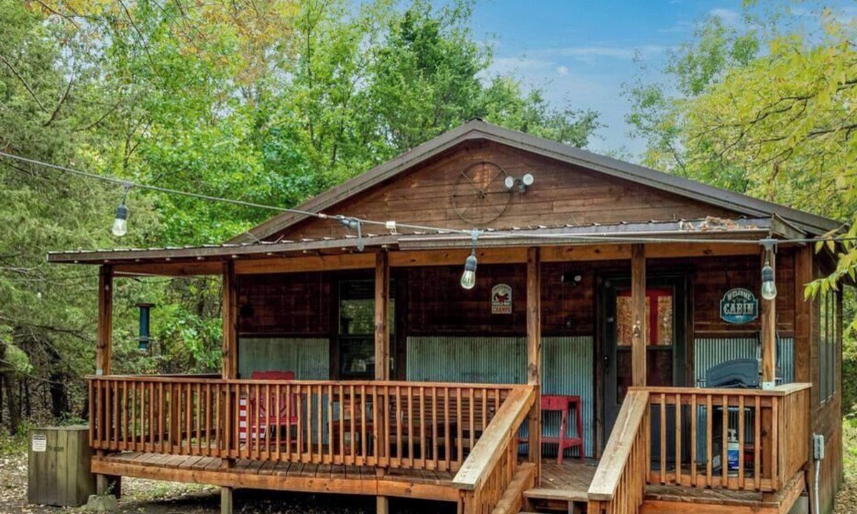 Miami Cabin | Wonderful Rustic Cabin with Barbecue in Miami, Oklahoma