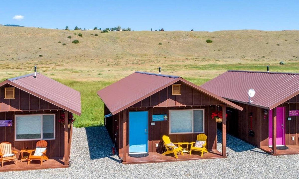 Emigrant Cabin | Wonderful Tiny Cabin with Incredible Amenities and Stunning Views in Emigrant, Montana