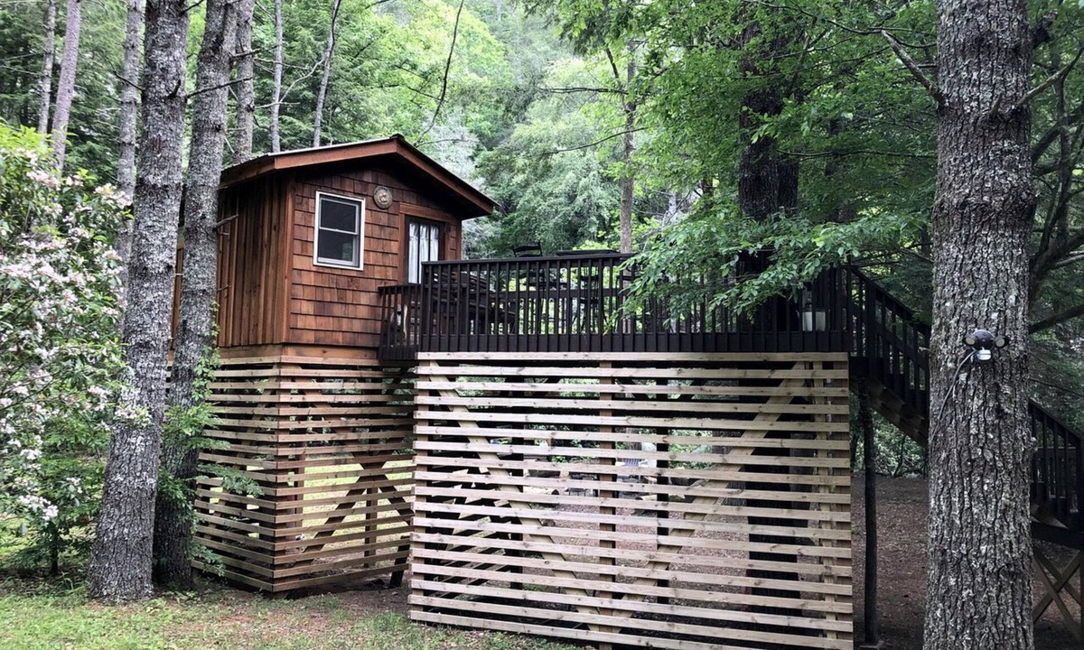 Suches Cabin | Wonderful Tree House Getaway on the Toccoa River, for Glamping in Suches, Georgia