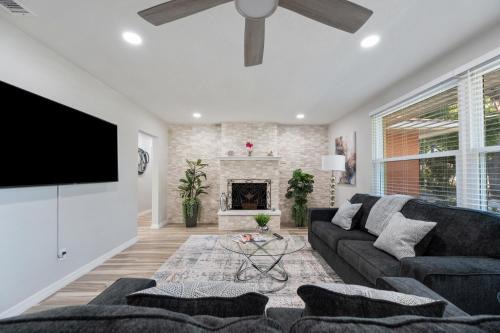 Lakeland House | Wood Circle House - Dog Friendly with Fenced in Backyard