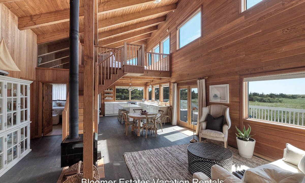 Long Beach House | Wood Stove, HOT TUB, Peaceful, Near town NO PETS ALLOWED (Seahaven)