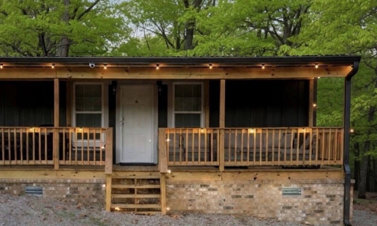 Oakland Cabin | Wooded Tiny Cabin with 2 baths, fire pit, deck