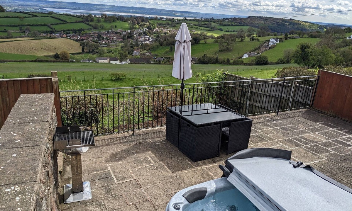 Littledean House | Woodland Barn | Hot Tub, Views & Dog Friendly