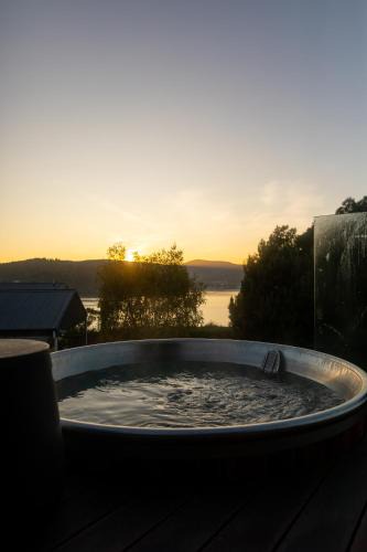 Lymington House | Woodland Bay Retreat-Hot tub,Sauna and Bayview Retreat