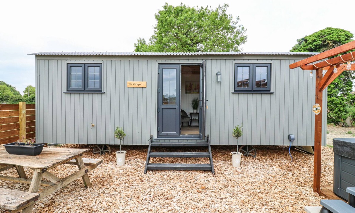 Cambridge Cottage | WOODPECKER, pet friendly, character holiday cottage in Bottisham