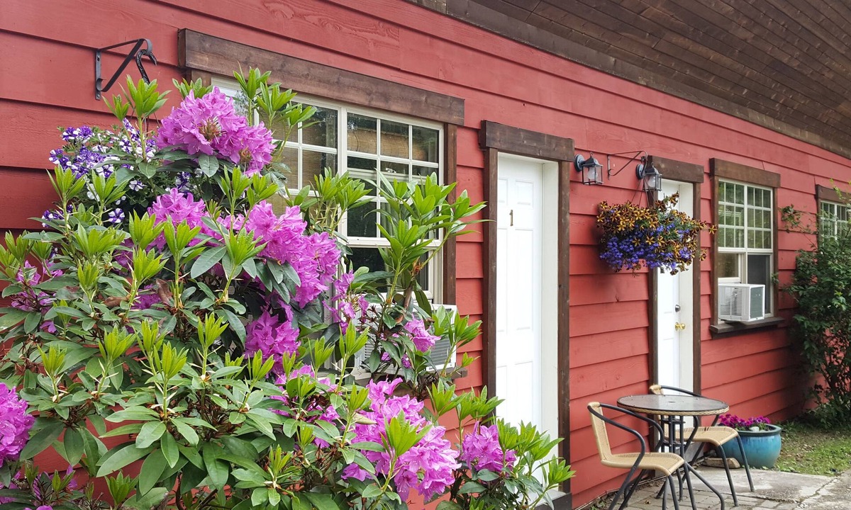 Agassiz Hotel | Woodside Inn