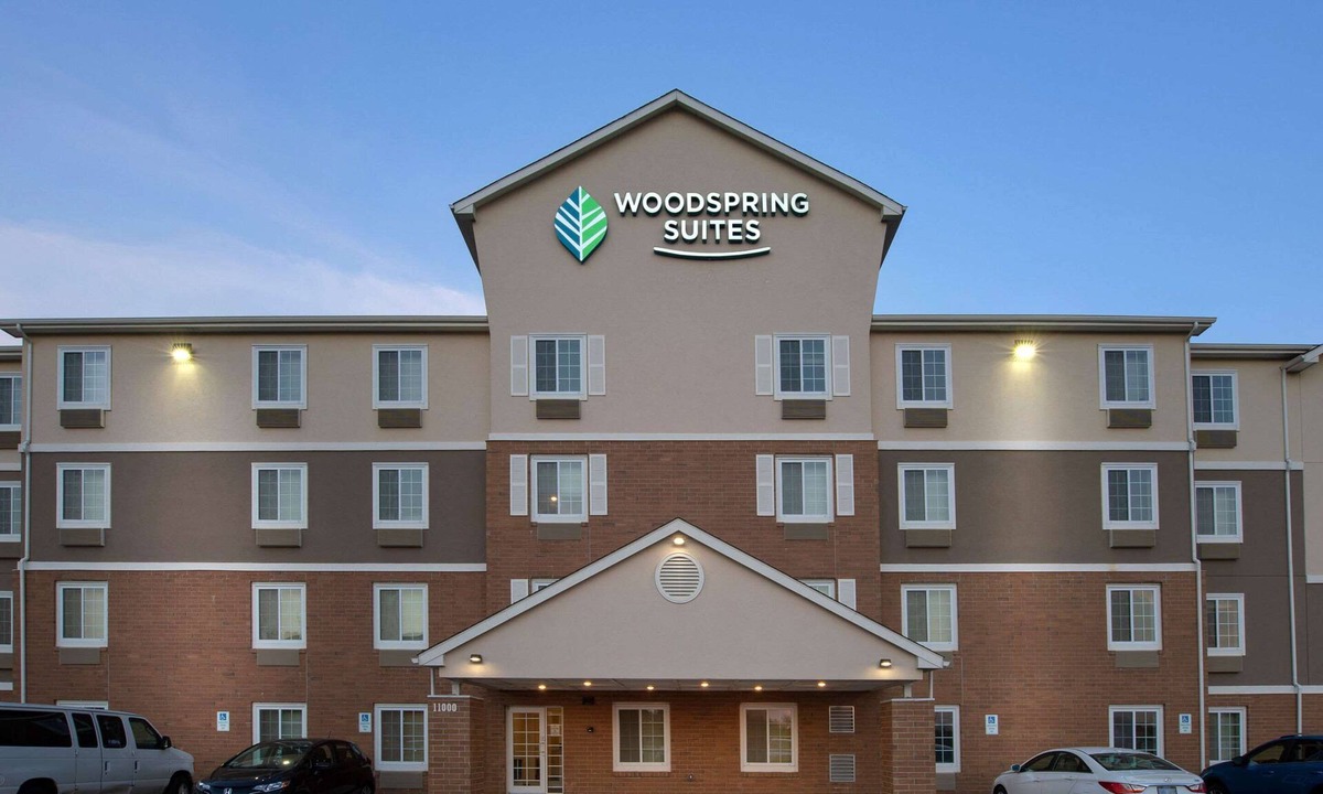 South Tulsa Hotel | WoodSpring Suites Broken Arrow