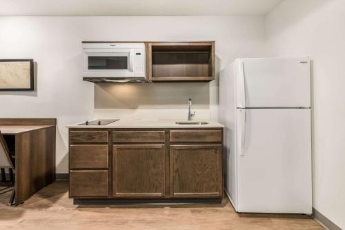 Charlotte Hotel | WoodSpring Suites Charlotte - University Research Park