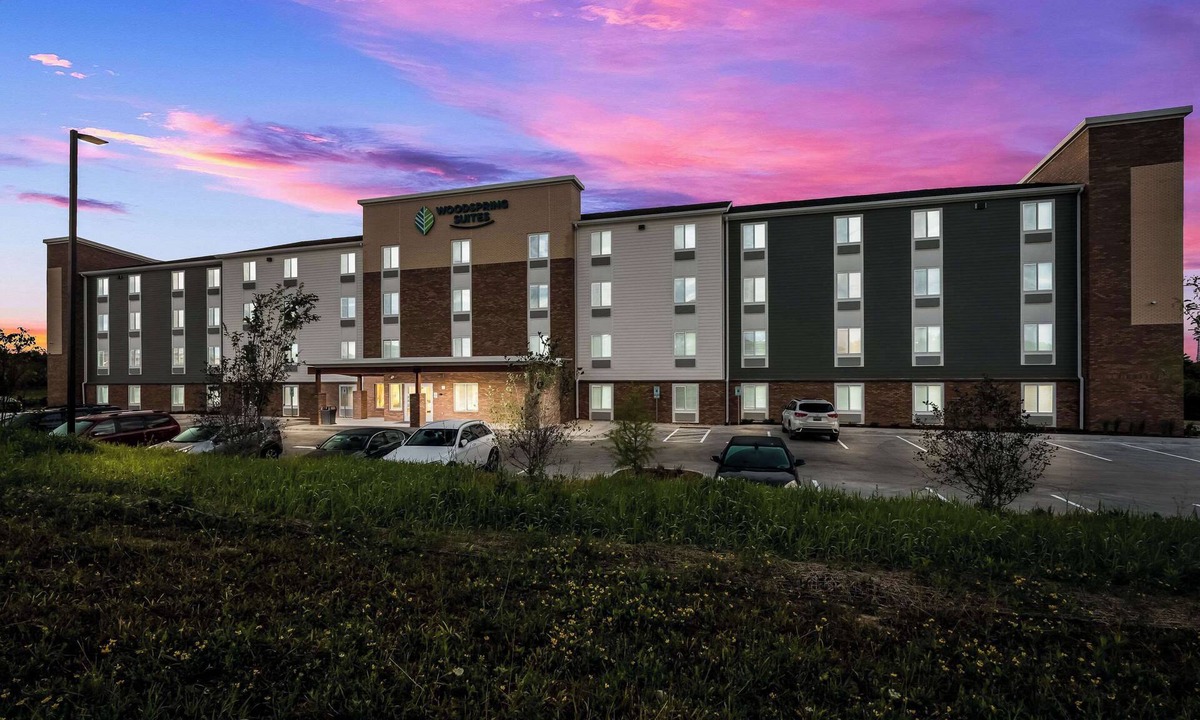 Colgate Hotel | Woodspring Suites Milwaukee - Menomonee Falls