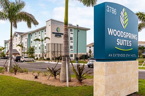 Rural Estates Hotel | WoodSpring Suites Naples East