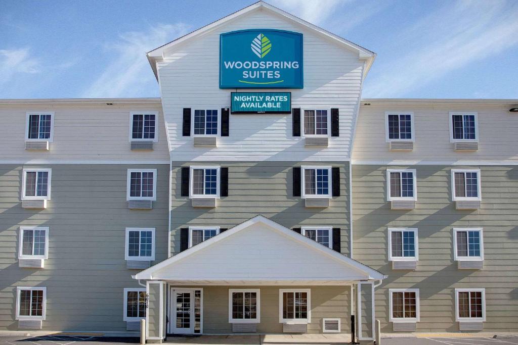 Camp Springs Hotel | WoodSpring Suites Washington DC Andrews AFB