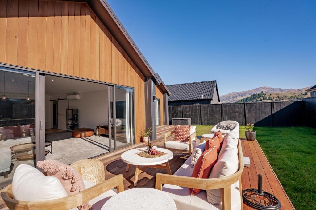 Lowburn House | Wooing Retreat - Cromwell Holiday Home