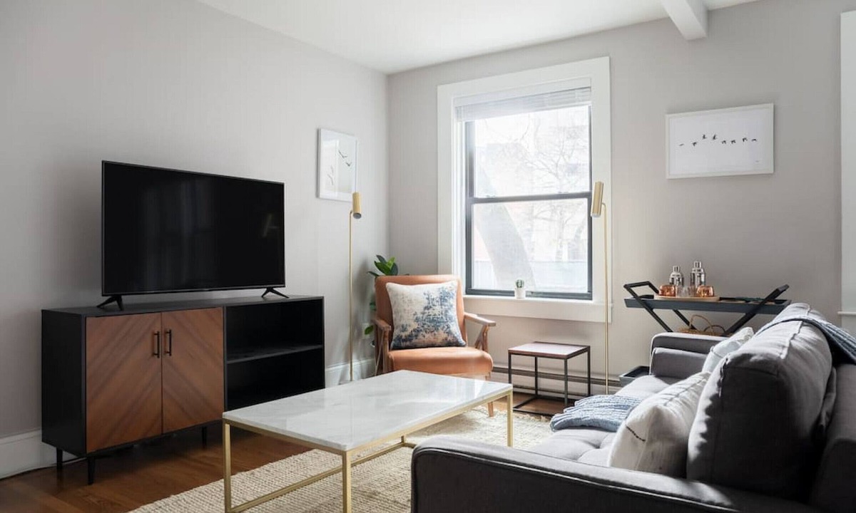 Boston Apartment | `Work from Boston` for summer! Short + Long Stays for nurses, business and leisure