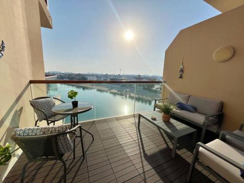Palm Jumeirah Apartment | Work from Palm I Weekly Deal I Fast WiFi 319