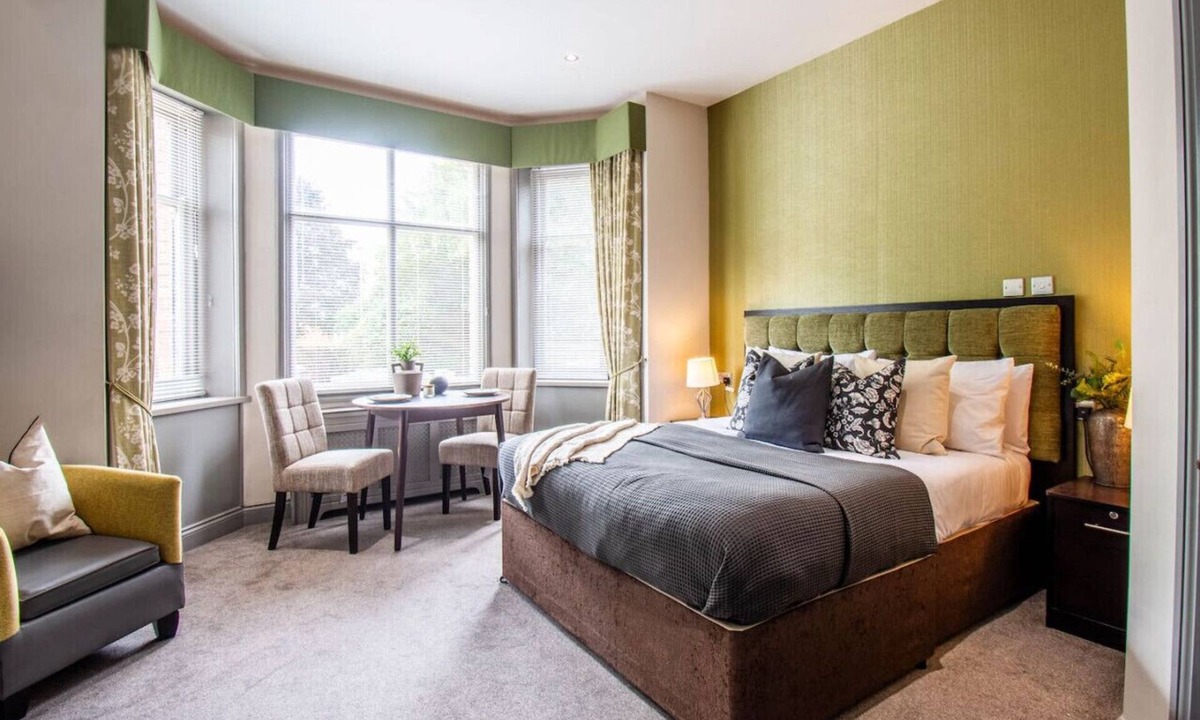 Yeovil Apartment | Work or Relax; Studio w/Free Parking & Gym Access