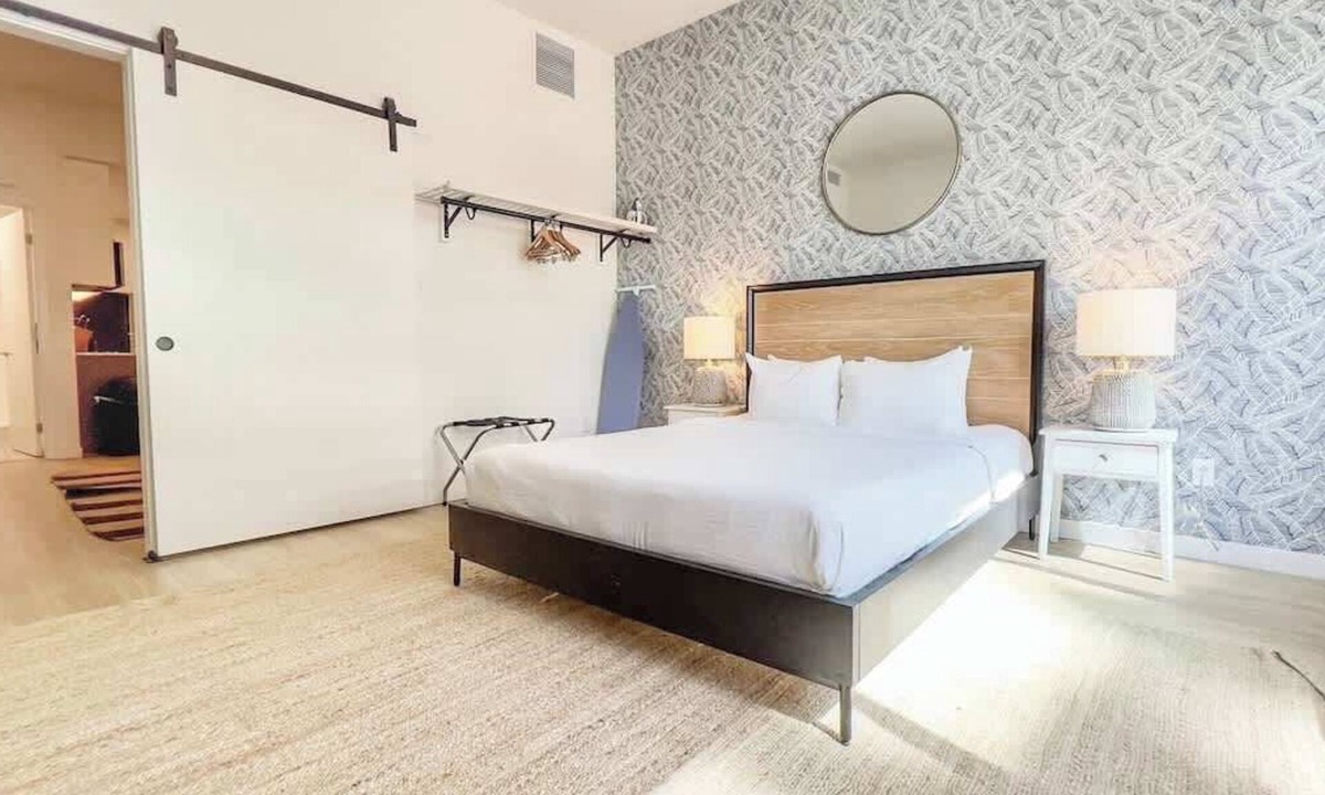 East Village Apartment | Work-Ready Downtown Apt | King Bed & Full Kitchen