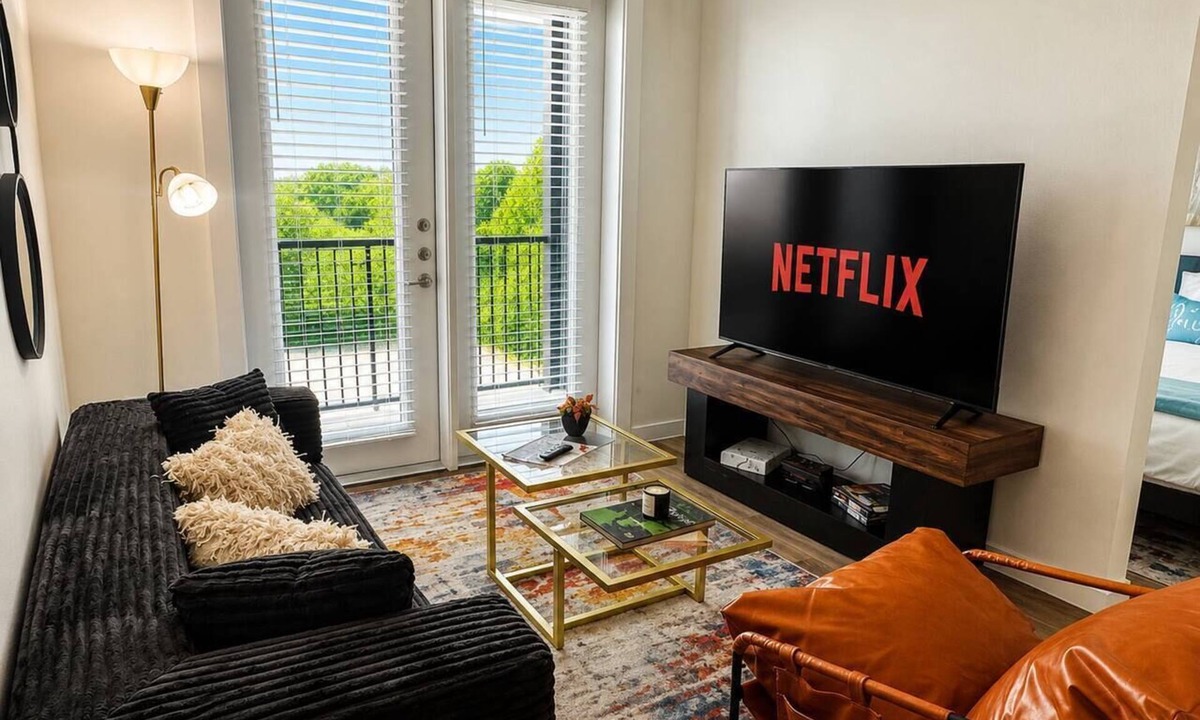 Brentwood Apartment | Work & Stay | Chic North Lamar 1BR